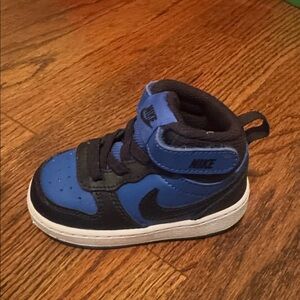 Nike Kids Black and Blue Sneakers
